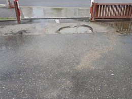Arreglo de bache en acceso a establecimiento