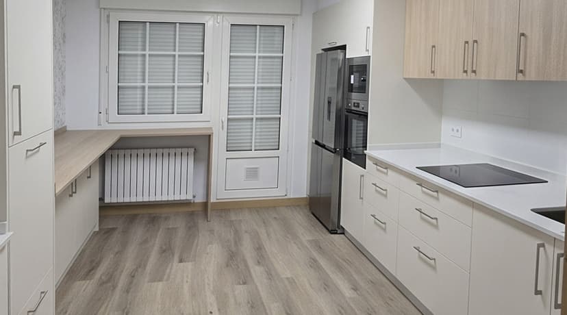 Equipo especializado en reforma de cocinas en Vilagarcía