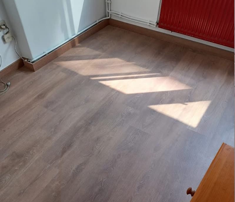 Instalación de suelo porcelánico en Vilagarcía
