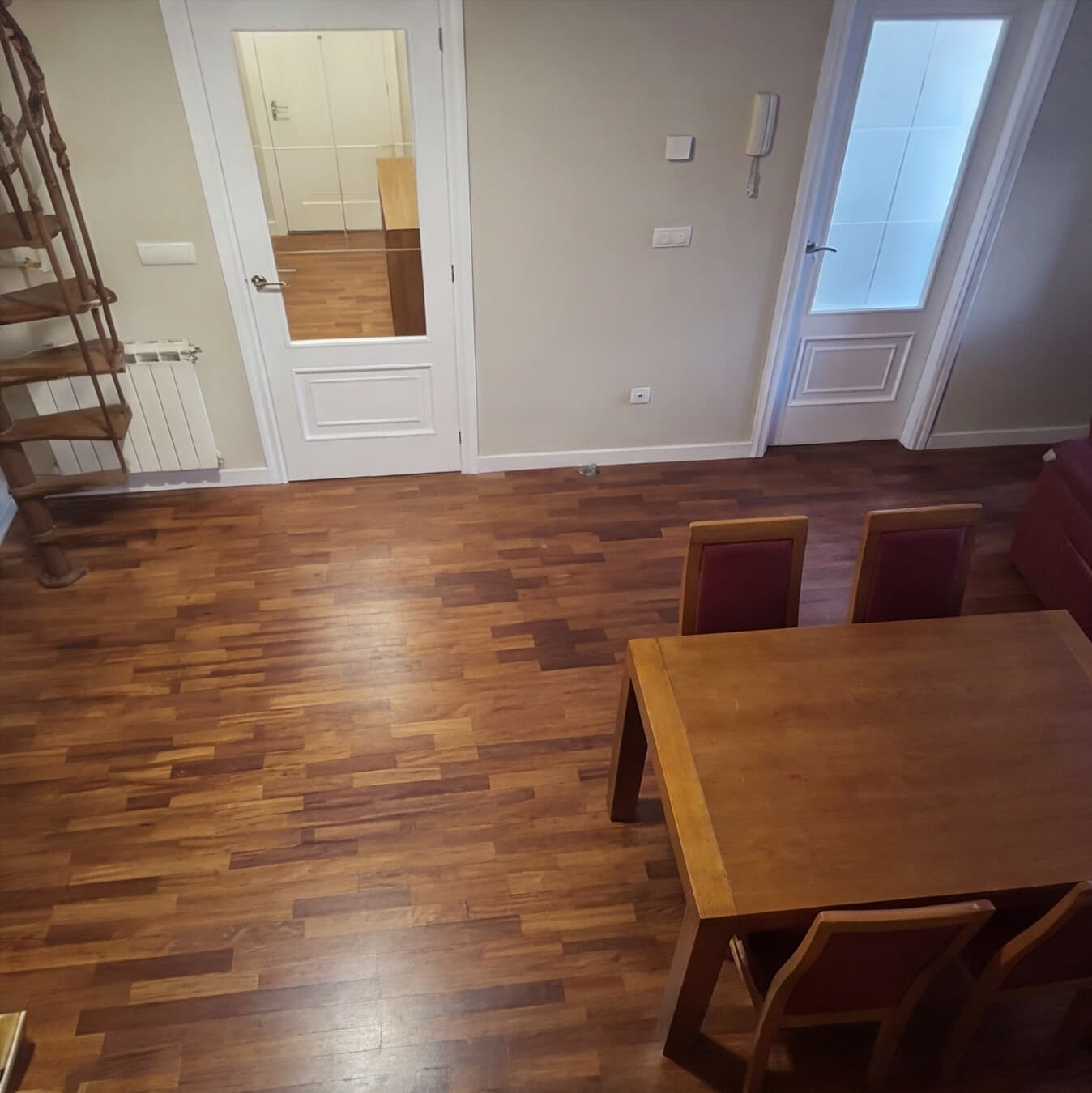 Solicitar presupuesto para cambiar suelo en Vilagarcía de Arousa