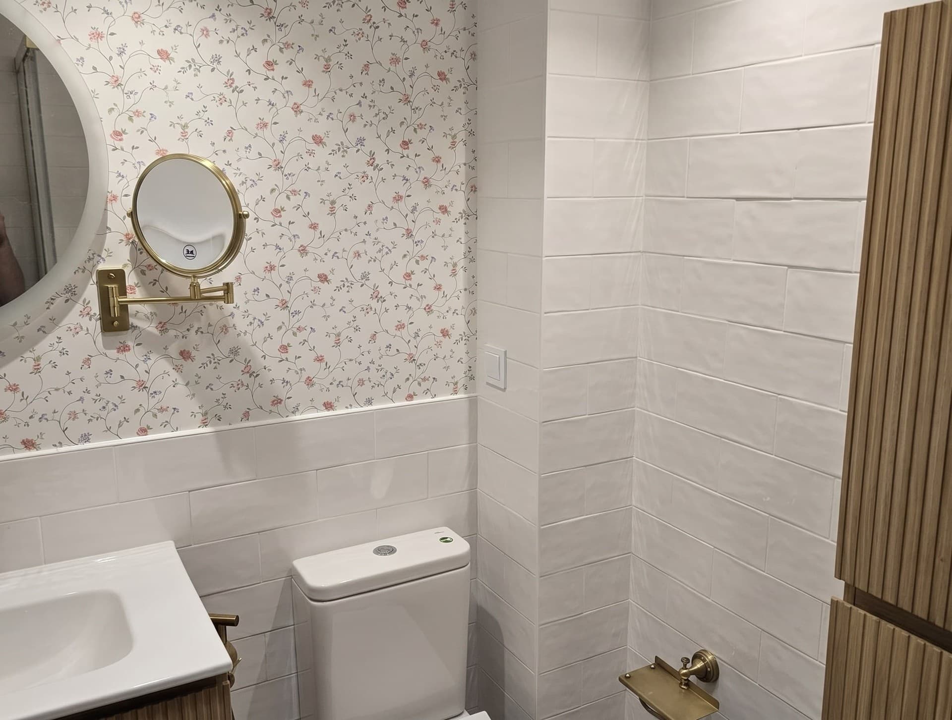 Reforma de baño realizada por Reformas y Servicios Rey en Vilagarcía