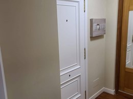Puerta de entrada lacada